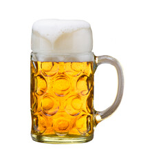 Ein Maßkrug gefüllt mit Bier auf dem Oktoberfest in München, isoliert vor weißem Hintergrund als Freisteller und Symbolbild - digital bearbeitet