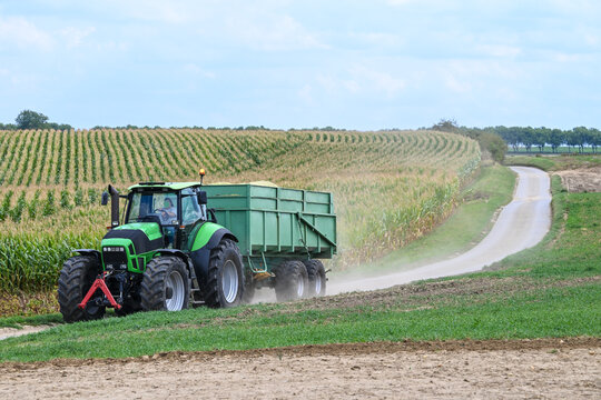 Agriculture tracteur recolte mais 