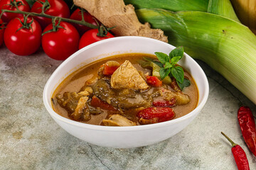 Thai curry with chicken and basil