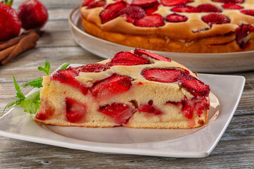 Strawberry pie tart served mint