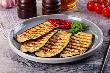 Hot grilled eggplant slices snack