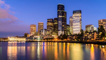 Fototapeta premium Seattle skyline at twilight, illuminated buildings reflected in water