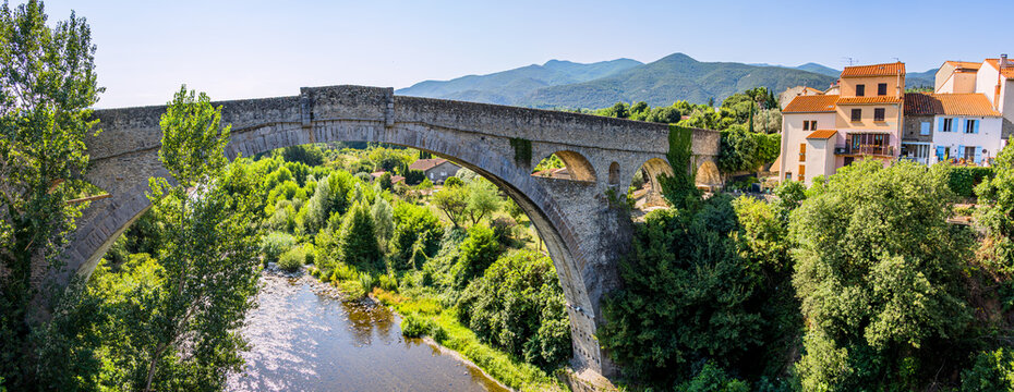 Le vieux Pont du Diable de C&eacute;ret en France