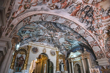 Obraz premium Atotonilco, Mexico - February 9, 2025: The Sanctuary of Atotonilco is a church complex nearby San Miguel de Allende, Mexico.