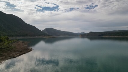 Embalse de Canelles, Finestres
