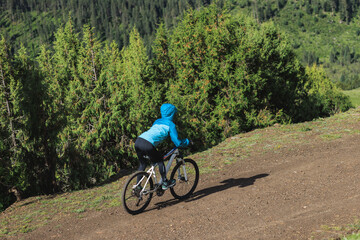 Obraz premium Riding mountain bike in the beautiful mountains