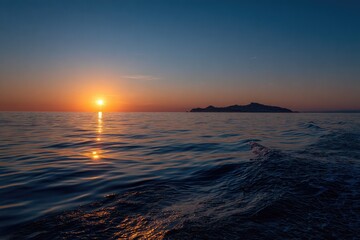 Obraz premium Sunset over a tranquil ocean