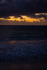 Obraz premium Sunrise over the Carribean ocean