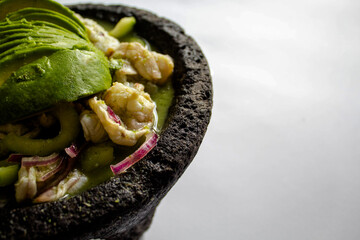 Aguachile casero con aguacate y pepino