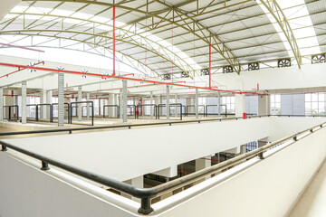 Obraz premium Modern Industrial Interior with High Ceilings