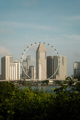 Obraz premium Singapore Cityscape with Iconic Flyer and Modern Buildings