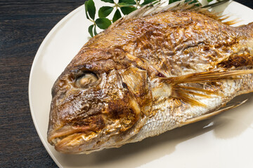 お祝い料理の定番 鯛の姿焼き