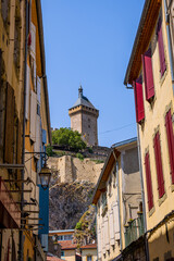 Fototapeta premium Vue sur la ville et le Château de Foix dans les Pyrénées en France