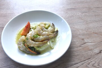 raw shrimp dressings spicy sauce salad with vegetable on plate
