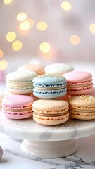 Fototapeta premium Macaron Francesi Artigianali – Dolci Eleganti su Sfondo Minimal e Marmo