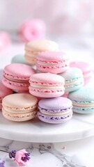 Obraz premium Macaron Francesi Artigianali – Dolci Eleganti su Sfondo Minimal e Marmo