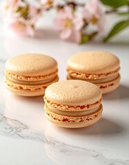 Fototapeta premium Macaron Francesi Artigianali – Dolci Eleganti su Sfondo Minimal e Marmo