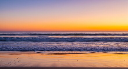 Obraz premium Golden Sunset Reflected on Calm Ocean Waves at Dusk