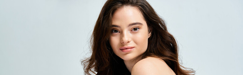 Obraz premium Captivating portrait of a beautiful young woman in her serene bedroom space