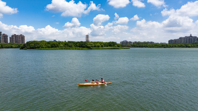 Urban kayaking mass sports events