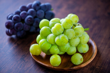 新鮮なピオーネとシャインマスカット
