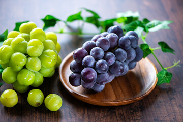 新鮮なピオーネとシャインマスカット
