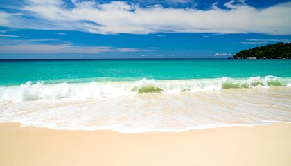 Obraz premium Idyllic Tropical Beach Paradise with Azure Waters and Gentle Waves