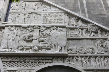 Obraz premium Reliefs on the facade of Saint Pierre de Chaillot catholic church, Paris, France. Saint Peterâ€™s crucifixion