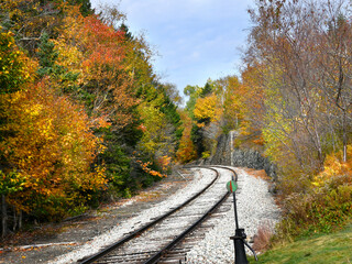 Obraz premium Curving Railroad Tracks at Crawford Station