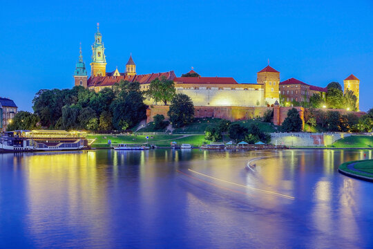 Die Wawel-Burg in Krakau am Abend