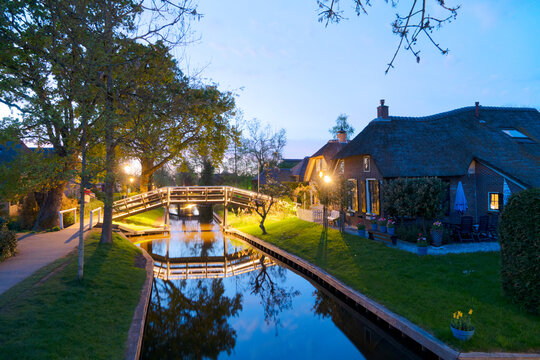 skyline of old town Giethoorn