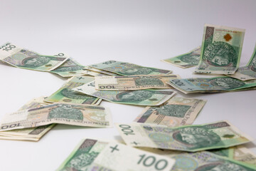 Polskie pieniądze, banknoty na białym tle