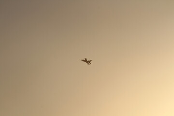 A Turkish Air Force F-16 Fighting Falcon performs a solo flight maneuver during today’s İzmir Airshow, captivating the audience with precision and power.