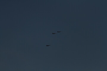 A Turkish Air Force F-16 Fighting Falcon performs a solo flight maneuver during today’s İzmir Airshow, captivating the audience with precision and power.