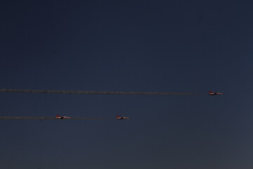 A Turkish Air Force F-16 Fighting Falcon performs a solo flight maneuver during today’s İzmir Airshow, captivating the audience with precision and power.