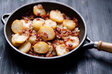 traditional german pan-fried potatoes bratkartoffeln