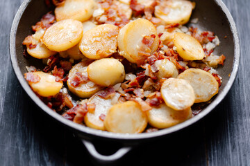 traditional german pan-fried potatoes bratkartoffeln