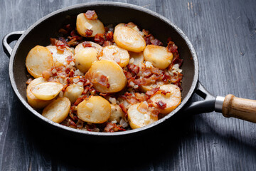 traditional german pan-fried potatoes bratkartoffeln