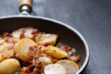 traditional german pan-fried potatoes bratkartoffeln