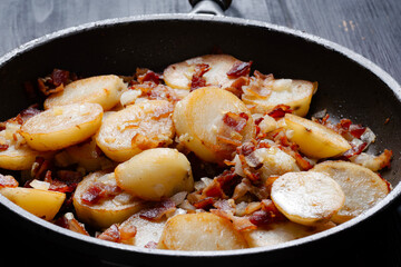 traditional german pan-fried potatoes bratkartoffeln