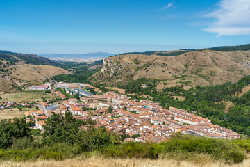 Vista de Ezcaray desde el mirador de la ermita