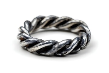 Naklejka premium Twisted Metal Ring Isolated on White: Unique Jewelry Design, Showcasing Modern Aesthetics and Craftsmanship.