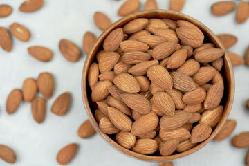 Almonds help lower cholesterol in the body and nourish the heart