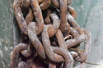 Close-up of rusty metal chain links
