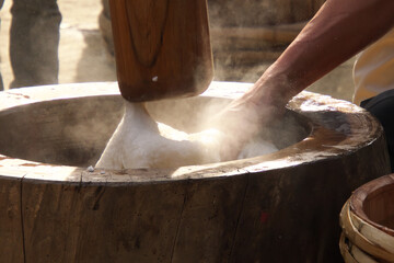 餅つき　つき手と返し手の絶妙なタイミング