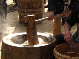 餅つき　日本の年末の伝統行事
