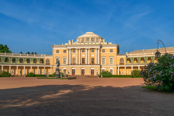 Obraz premium Summer Palace of Emperor Paul I in Pavlovsk and the the monument to Emperor Paul I on a summer day, Pavlovsk, St. Petersburg, Russia