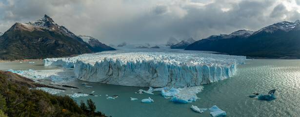 a wide angle shot of perito moreno glacier on an autumn morning in los glaciares national park of argentina