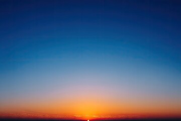 Sunrise/sunset, vibrant colors, clear sky