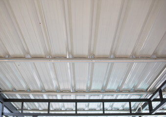 Metal sheet roofing and roof structure